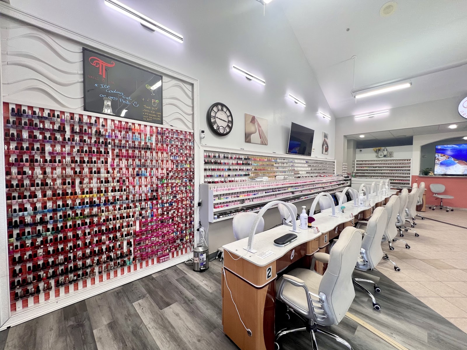 TT Nails & Spa logo